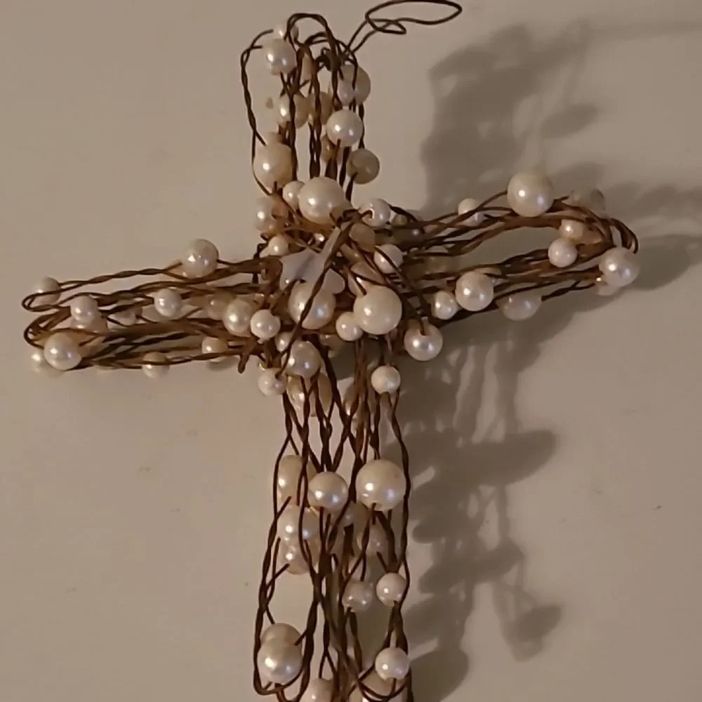Elegant Pearl-Embellished Wire Cross Ornament